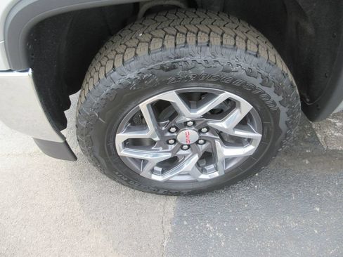 Used 2018 GMC Sierra 1500 SLE AWD/4WD image 14