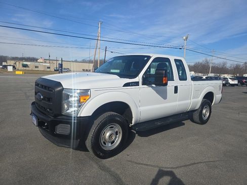 Used 2014 Ford F250 XL w/ Power Equipment Group image 2