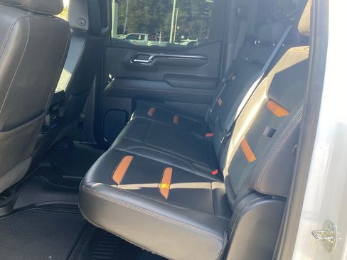 Used 2023 GMC Sierra 1500 AT4 image 9