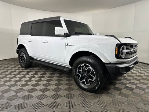 Used 2023 Ford Bronco Outer Banks image 2
