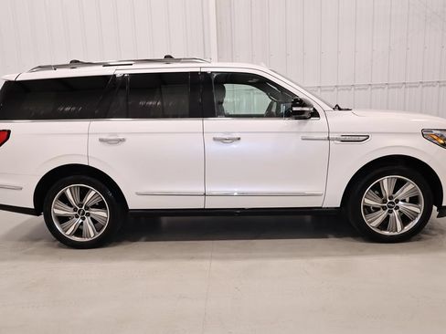 Used 2018 Lincoln Navigator Reserve w/ Technology Package AWD/4WD image 2
