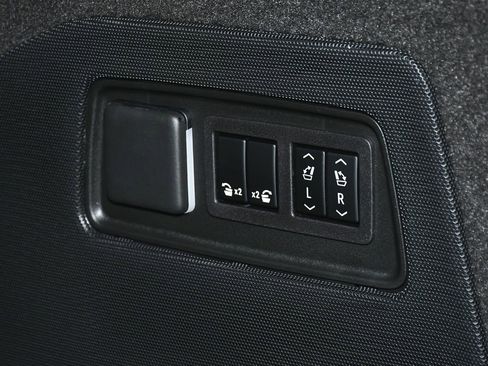 Used 2026 Cadillac Escalade ESV Platinum Sport w/ LPO, ONYX Package AWD/4WD image 71