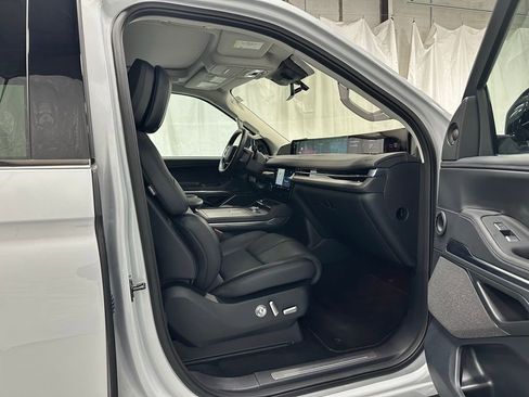 Used 2025 Lincoln Navigator Reserve image 65