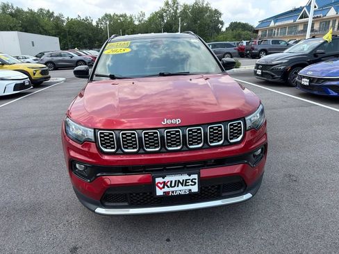 Used 2025 Jeep Compass Limited AWD/4WD image 4