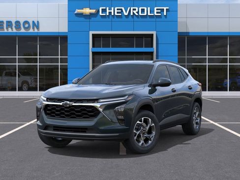 New 2026 Chevrolet Trax LT w/ Sunroof Package FWD image 8