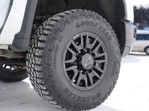 Used 2024 Chevrolet Silverado 2500 ZR2 w/ Technology Package image 32