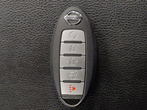Used 2017 Nissan Pathfinder SL AWD/4WD image 27