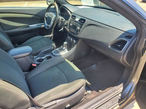 Used 2012 Chrysler 200 Touring FWD image 14