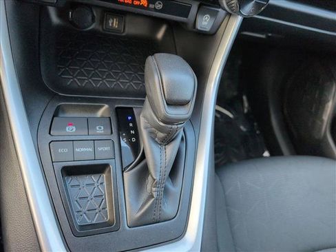 Used 2025 Toyota RAV4 XLE FWD image 12