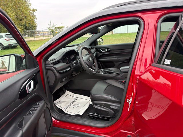 Used 2025 Jeep Compass Trailhawk AWD/4WD image 10