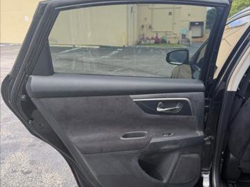 Used 2013 Nissan Altima 3.5 SV FWD image 22