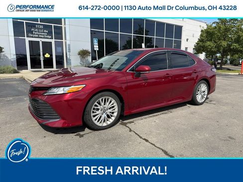 Used 2019 Toyota Camry XLE w/ Navigation Package FWD image 5