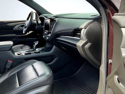 Used 2023 Chevrolet Traverse LT w/ LT Premium Package image 17