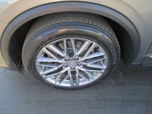 Used 2023 Acura MDX SH-AWD w/ Advance Package image 12