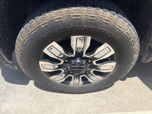 Used 2025 GMC Sierra 2500 Denali w/ Denali Reserve Package AWD/4WD image 2