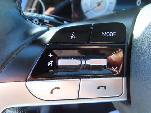 Used 2022 Hyundai Elantra Limited image 19