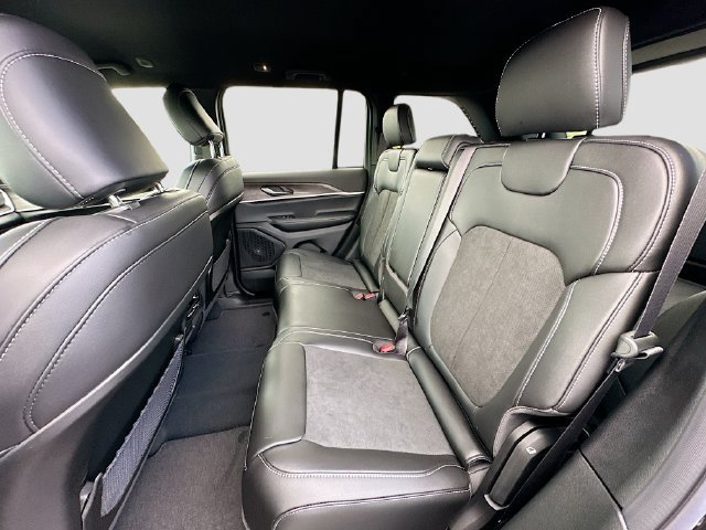 New 2026 Jeep Grand Cherokee Altitude AWD/4WD image 17