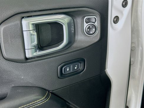 Used 2024 Jeep Wrangler Unlimited Sahara AWD/4WD image 15