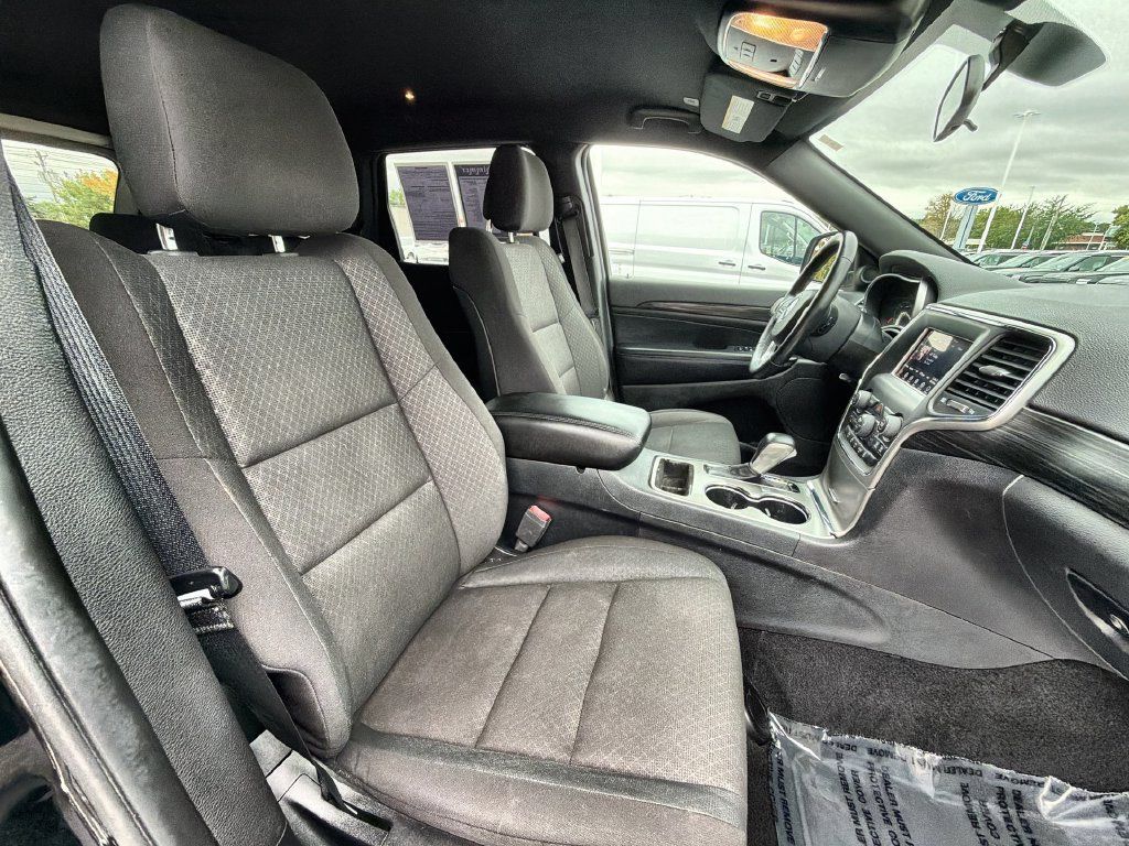 Used 2020 Jeep Grand Cherokee Laredo w/ Security & Convenience Group AWD/4WD image 23