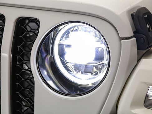 Used 2021 Jeep Wrangler Unlimited Sahara AWD/4WD image 7
