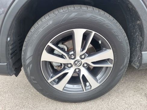 Used 2018 Toyota RAV4 XLE image 17