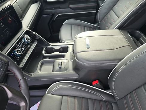 Used 2025 GMC Sierra 2500 AT4X image 26