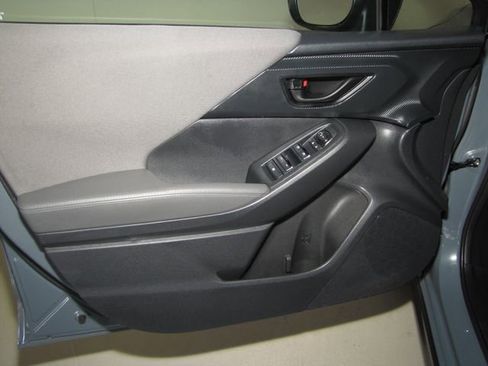 Used 2025 Subaru Crosstrek 2.0i Premium AWD/4WD image 9