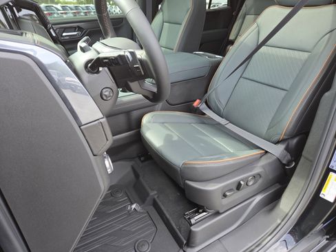 New 2026 GMC Yukon AT4 AWD/4WD image 31