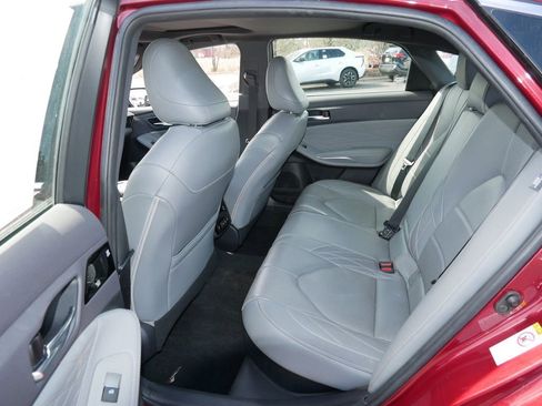 Used 2019 Toyota Avalon Limited w/ All Weather Liner Package FWD image 12