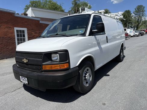 Used 2015 Chevrolet Express 2500 RWD image 2