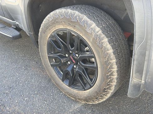 Used 2021 GMC Sierra 1500 Elevation w/ LPO, Elevation Black Package AWD/4WD image 5