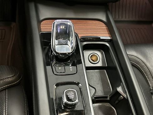 Certified 2023 Volvo XC60 B5 Ultimate image 16