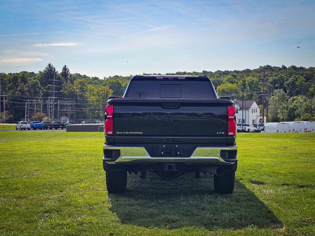 Used 2024 Chevrolet Silverado 2500 LTZ w/ LTZ Convenience Package AWD/4WD image 5