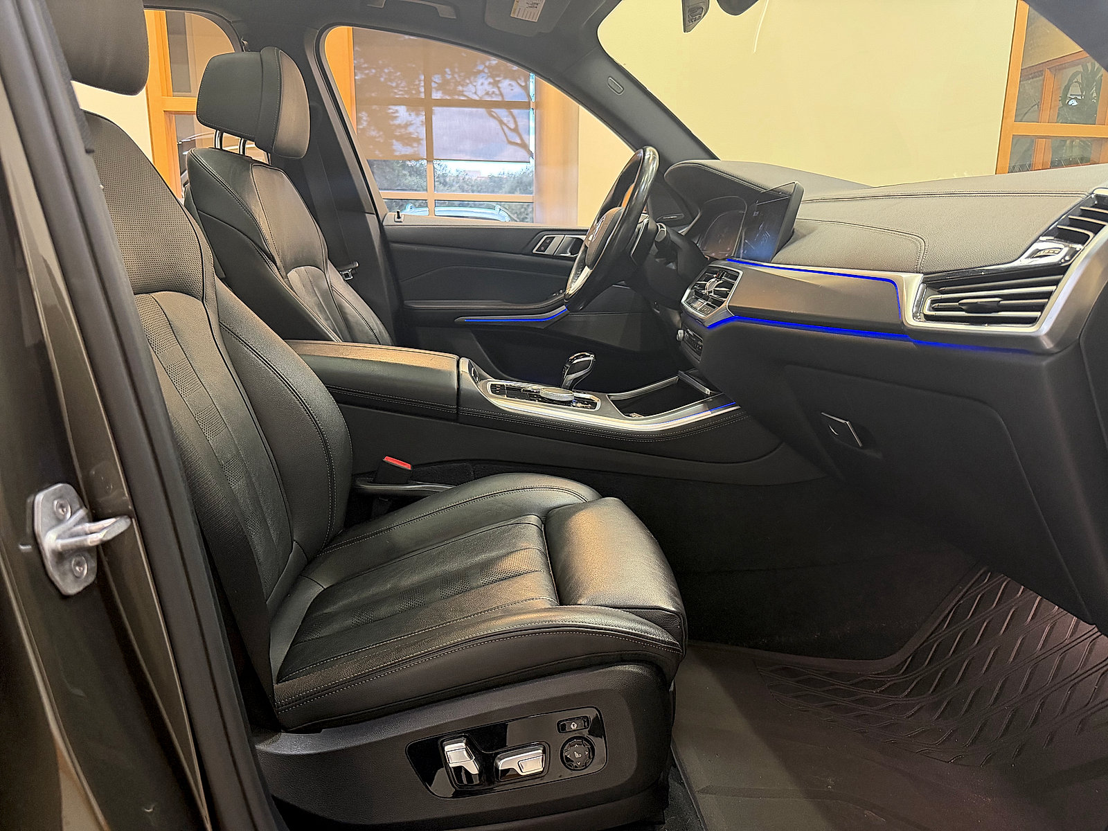 Used 2020 BMW X5 xDrive50i AWD/4WD image 12