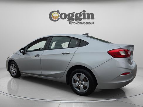 Used 2018 Chevrolet Cruze LS image 4