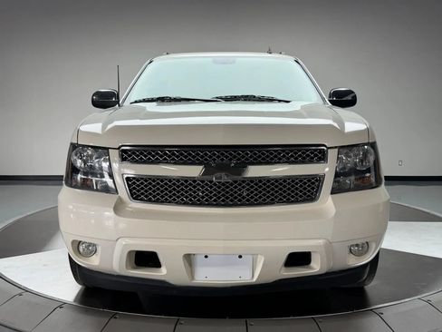 Used 2012 Chevrolet Avalanche LTZ RWD image 3