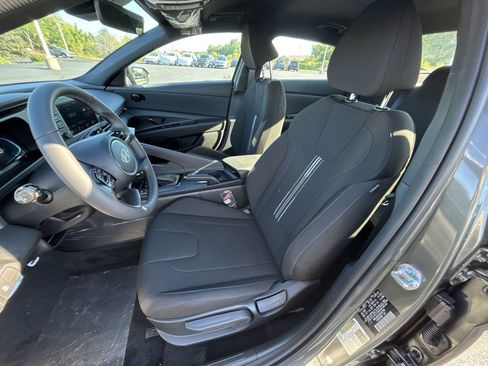 Certified 2025 Hyundai Elantra Sport image 13