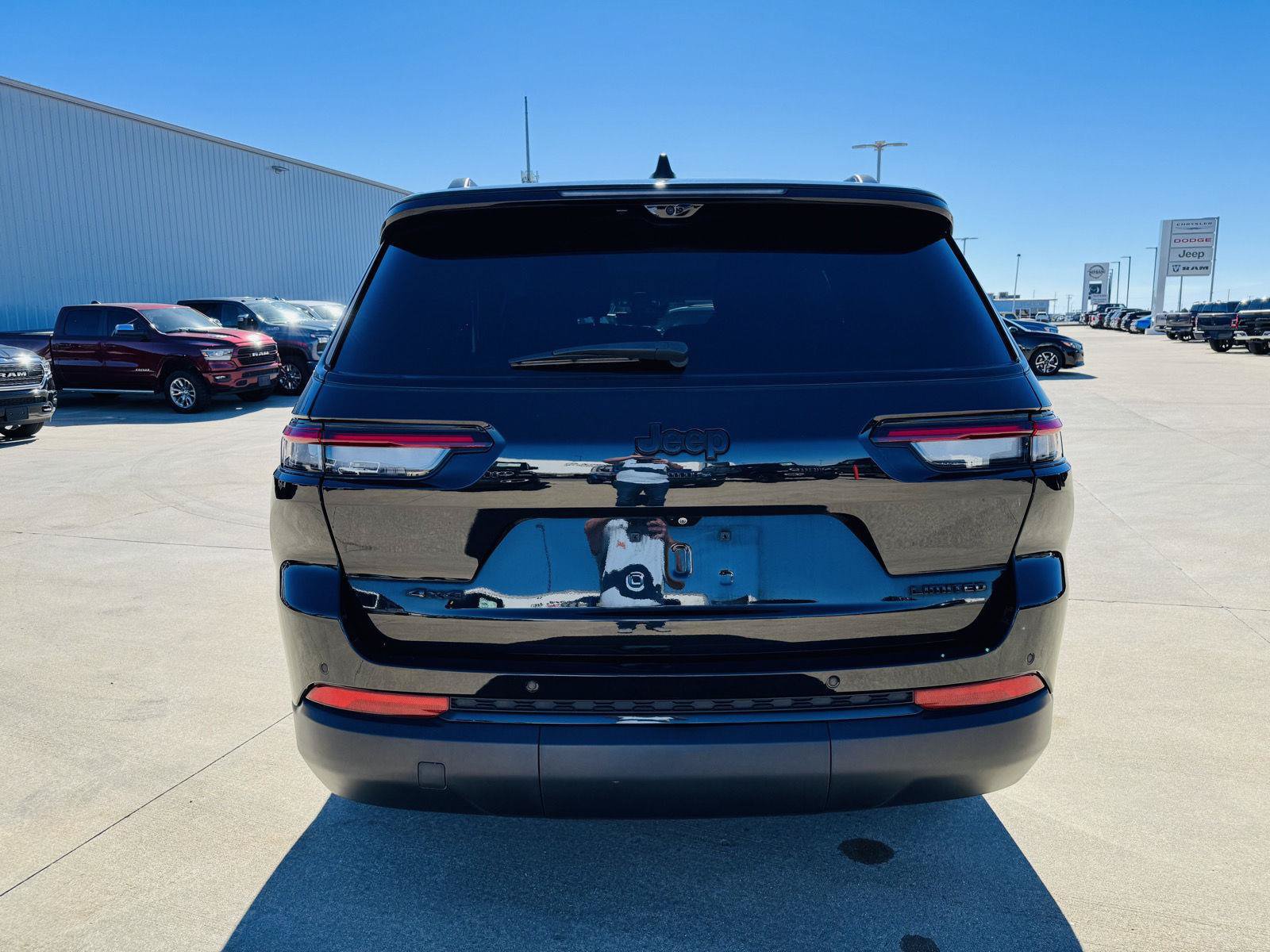 Used 2023 Jeep Grand Cherokee L Limited w/ Luxury Tech Group II AWD/4WD image 45