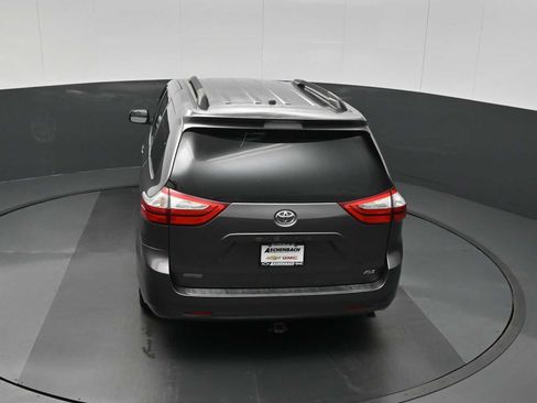 Used 2015 Toyota Sienna XLE image 21
