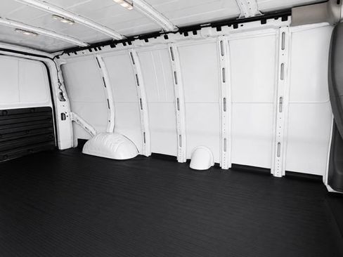 Used 2025 GMC Savana 3500 Extended RWD image 18