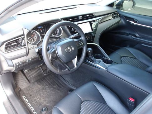 Used 2019 Toyota Camry SE FWD image 9