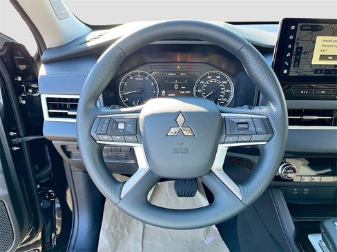 New 2025 Mitsubishi Outlander ES image 10