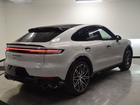 Certified 2026 Porsche Cayenne GTS AWD/4WD image 7
