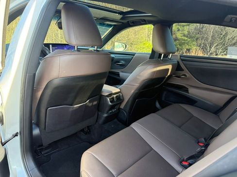 Certified 2023 Lexus ES 350 w/ Premium Package image 25