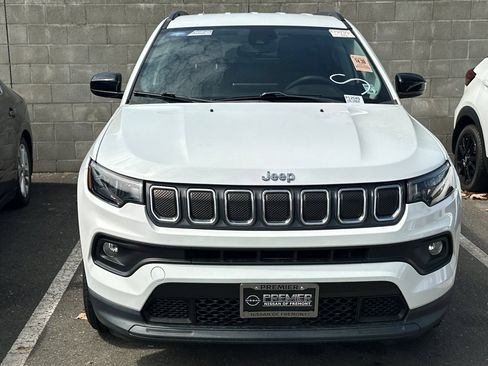 Used 2022 Jeep Compass Latitude AWD/4WD image 3