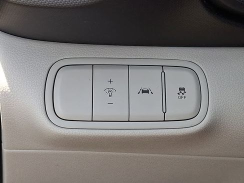 Used 2022 Hyundai Venue SEL w/ Cargo Package image 24