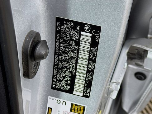 Used 2022 Toyota Prius Prime LE image 28