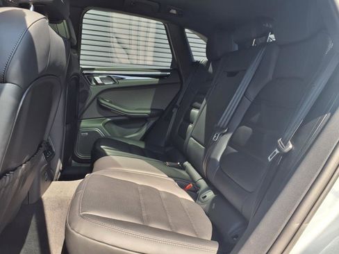 Certified 2025 Porsche Macan image 20