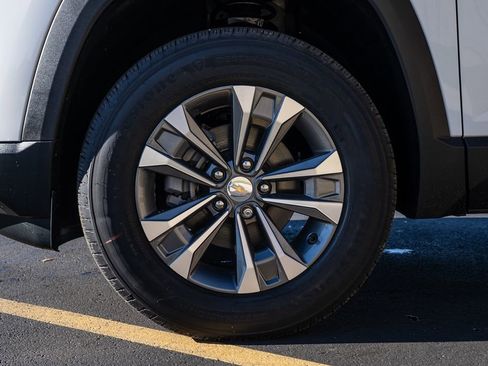 New 2026 Chevrolet Equinox LT image 8