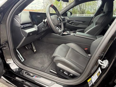 Used 2026 BMW M5 w/ Executive Package image 27